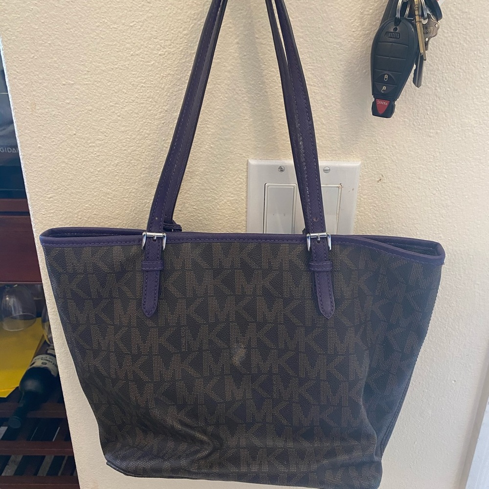 Brown Michael Kors-purple shoulder straps & trim. - Picture 4 of 4